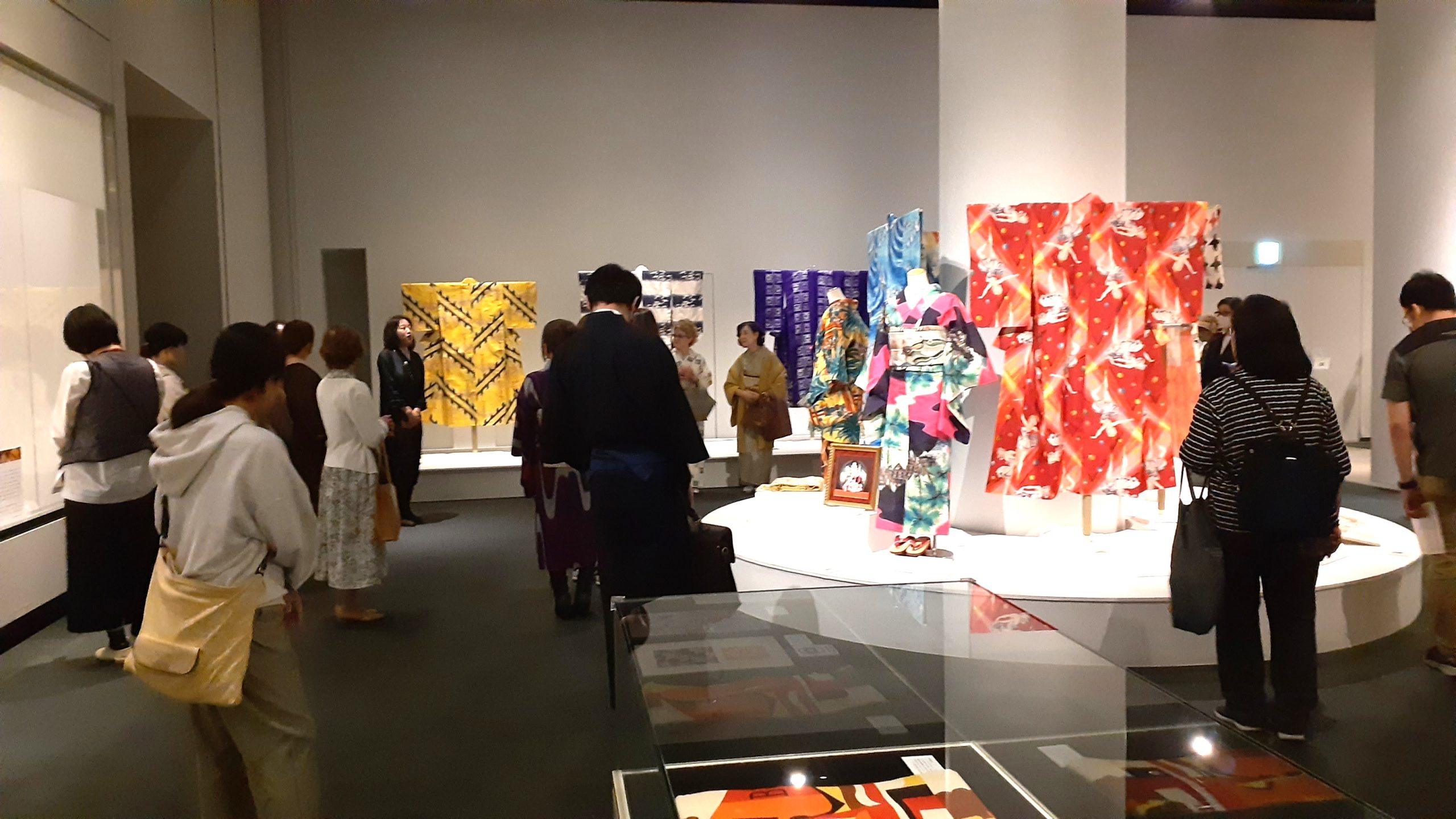 大盛況！特別展「大正の夢 秘密の銘仙ものがたり」第1回ギャラリートーク開催しました！